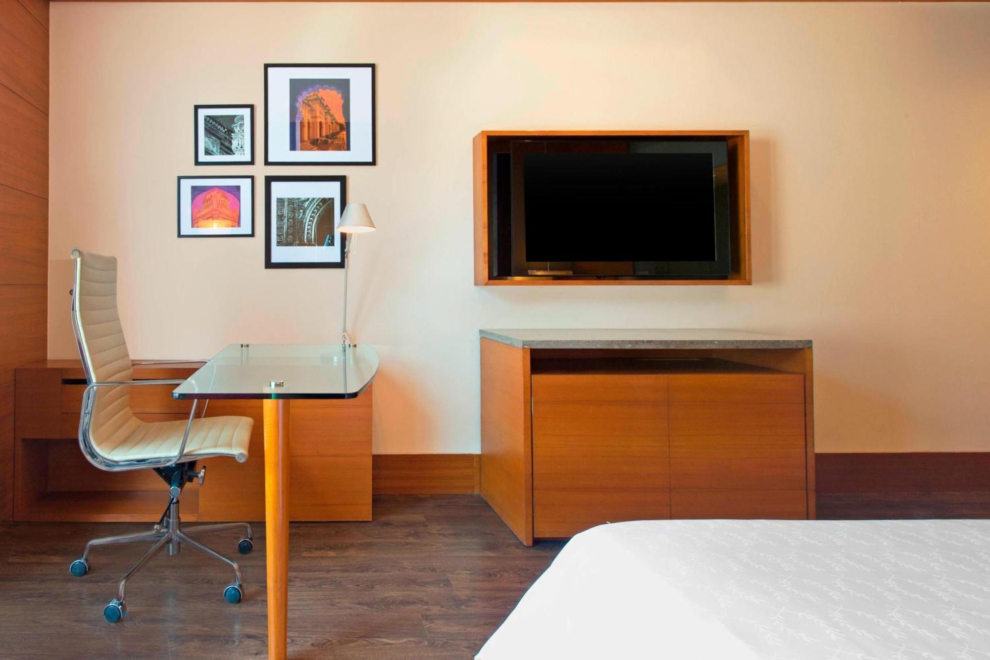 Sheraton Hyderabad Hotel Esterno foto